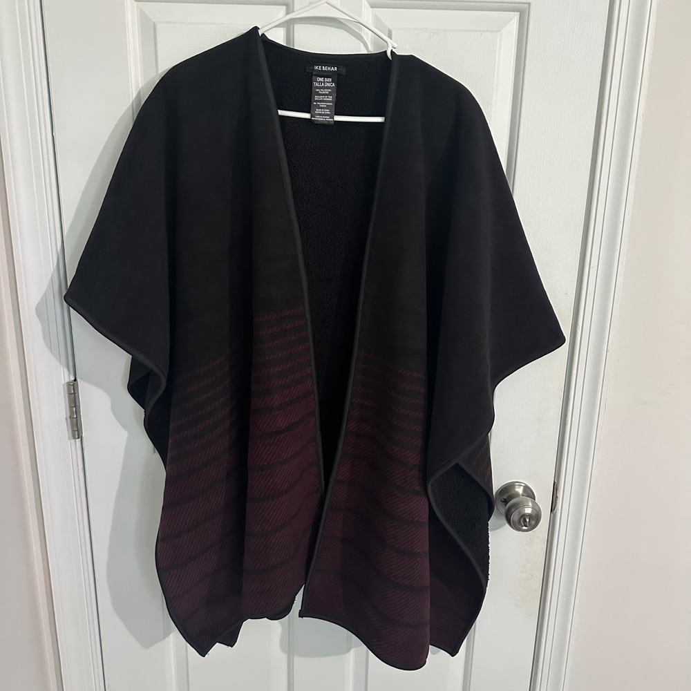 Ike Behar Reversible Wrap with‎ Sherpa One Size Black Burgundy Ombre